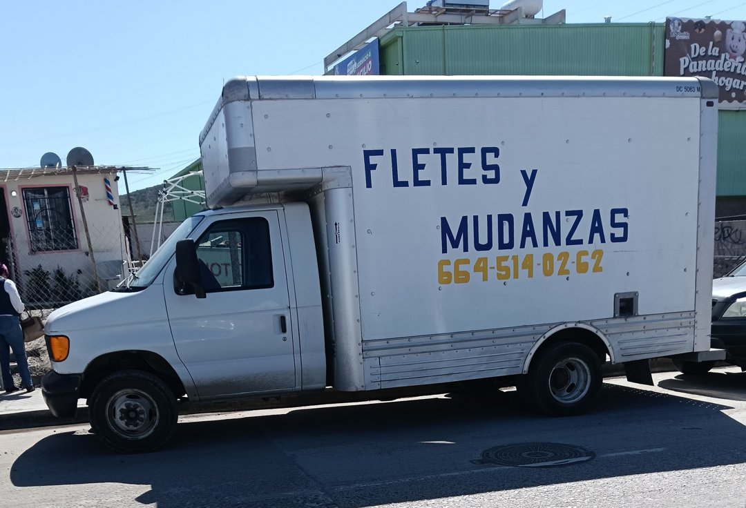 Anuncio de fletes y mudanzas el güero