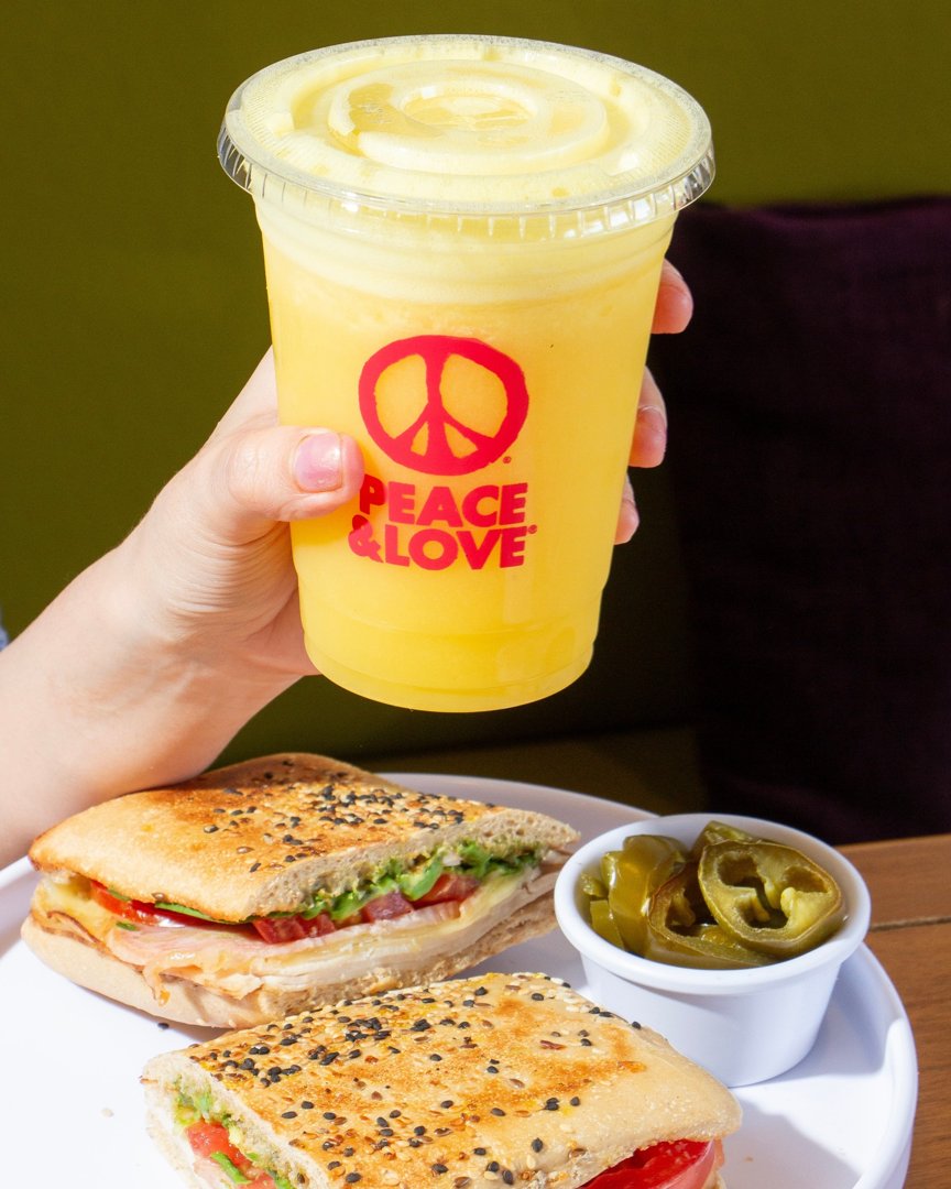 Anuncio de Peace & Love MX: Sándwich Habana y jugo natural