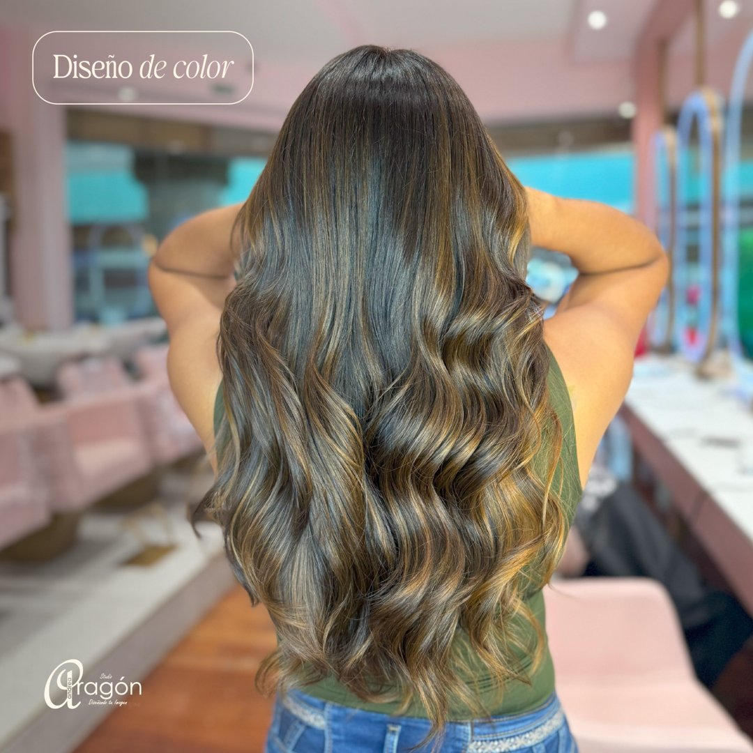 Anuncio de Studio Andrea Aragón Maquillaje Y Peinado Novias: Diseño de color